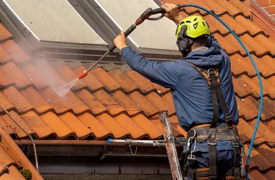 Démoussage et hydrofuge de toiture au Crestet
